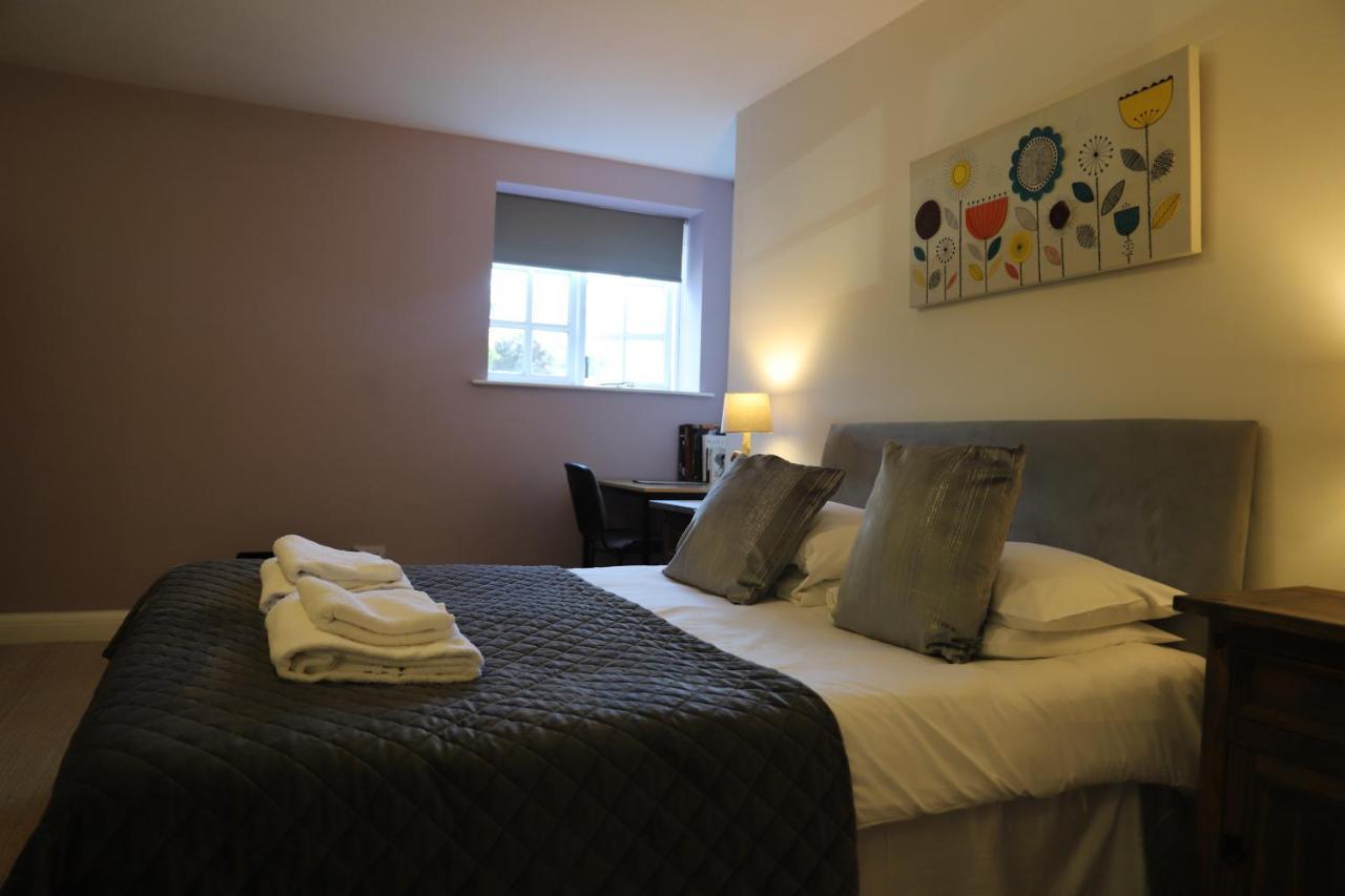 The Red Lion & Cellar Room, Betchworth エクステリア 写真