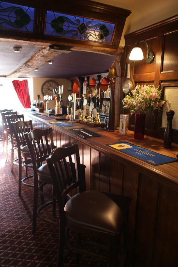 The Red Lion & Cellar Room, Betchworth エクステリア 写真
