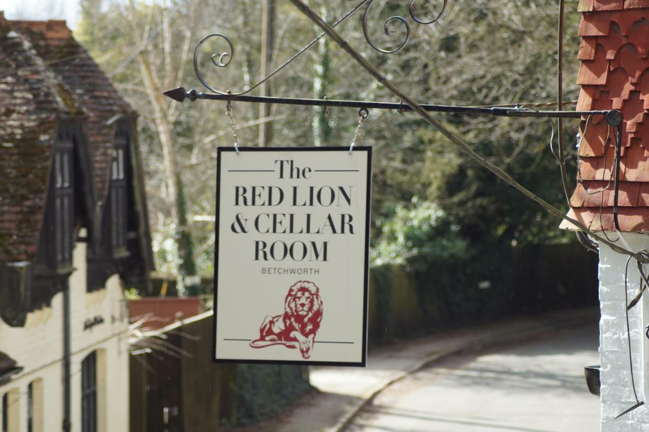 The Red Lion & Cellar Room, Betchworth エクステリア 写真